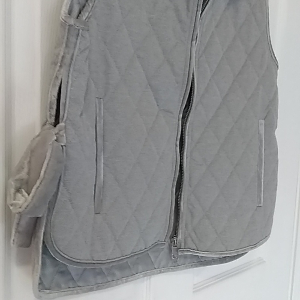 Vest - Picture 2 of 7
